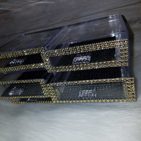 Makeup Case - Picture 2 of 7